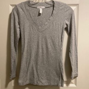 🟢🟢 Ambiance Apparel Ladies V-neck Top (size S)